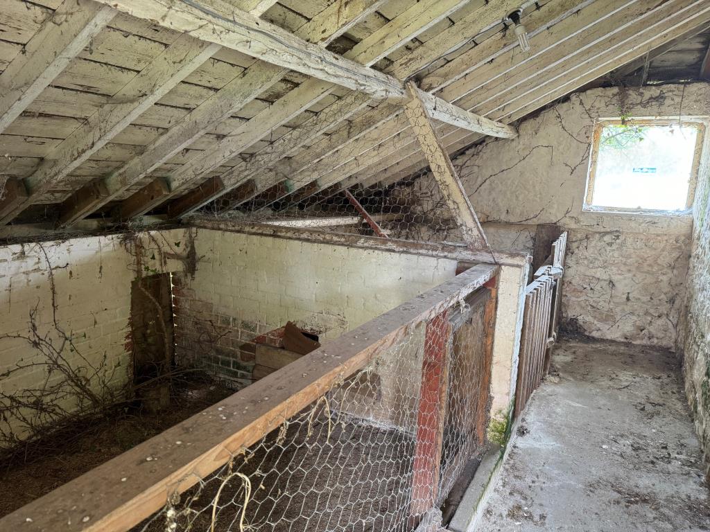 Lot: 49 - TWO FREEHOLD BARNS WITH CONSENT FOR RESIDENTIAL CONVERSION - The pig pens attached to the roadside barn